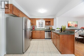 19 Marisa St in Kitchener, ON - Building Photo - Building Photo
