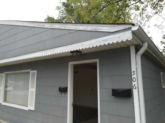 508 Broadway, Unit 506 in Highland, IL - Foto de edificio - Building Photo