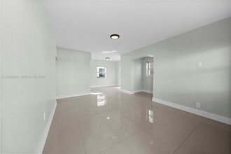 1203 Marseille Dr, Unit 21 in Miami Beach, FL - Building Photo - Building Photo