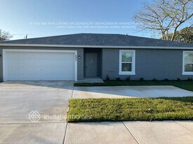 682 NW Floresta Dr in Port St. Lucie, FL - Building Photo