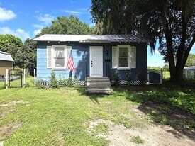 2219 C R 721 in Moore Haven, FL - Building Photo