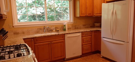 410 NE 61st Ave, Unit 410 in Portland, OR - Building Photo - Building Photo