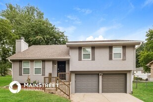 7037 N Holmes St in Kansas City, MO - Building Photo