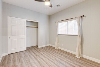 9060 Candyland Ave in Las Vegas, NV - Building Photo - Building Photo