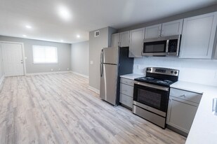 11216 W 60th St in Shawnee, KS - Building Photo