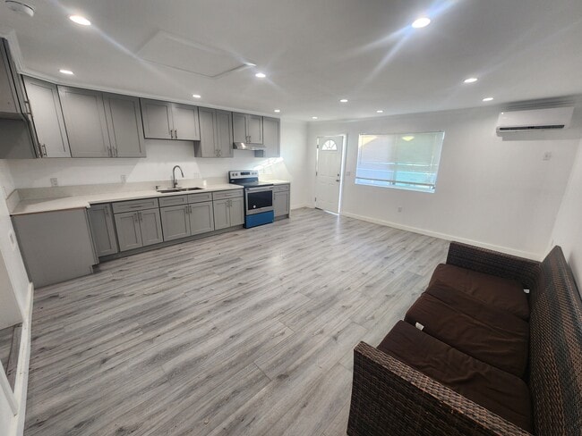 5107 Mammoth Ave, Unit 5109 Mammoth in Sherman Oaks, CA - Foto de edificio - Building Photo