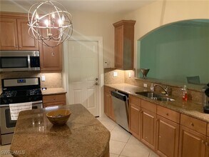 2817 Tiburon Blvd E in Naples, FL - Building Photo - Building Photo