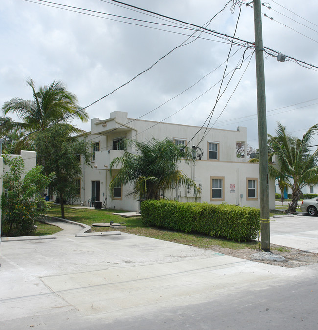 230 Palm Ave in Fort Lauderdale, FL - Building Photo - Building Photo