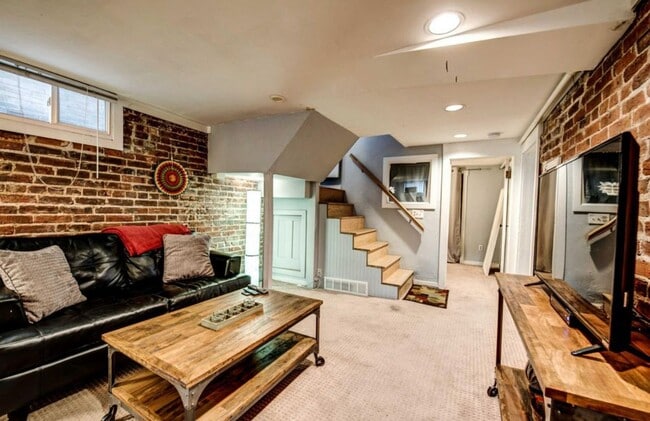 property at 1225 N Clarkson St