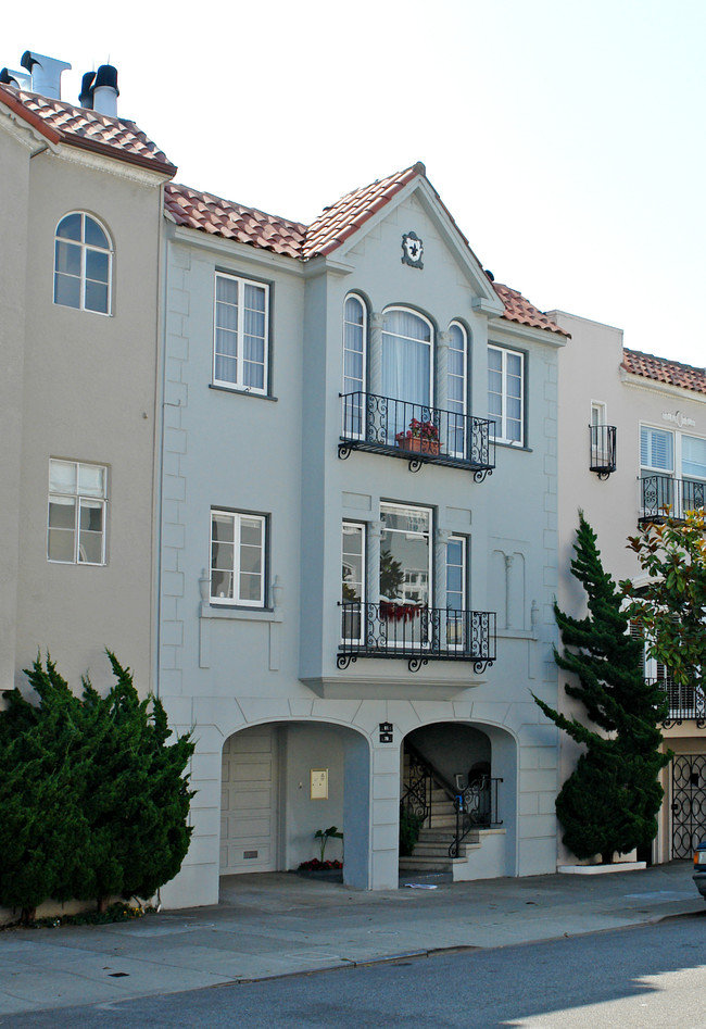 79-81 Cervantes Blvd in San Francisco, CA - Building Photo - Building Photo