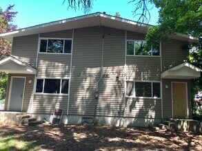 1165 NE Harvey Rd in Pullman, WA - Foto de edificio - Building Photo