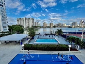 2750 NE 183rd St in Aventura, FL - Building Photo - Building Photo