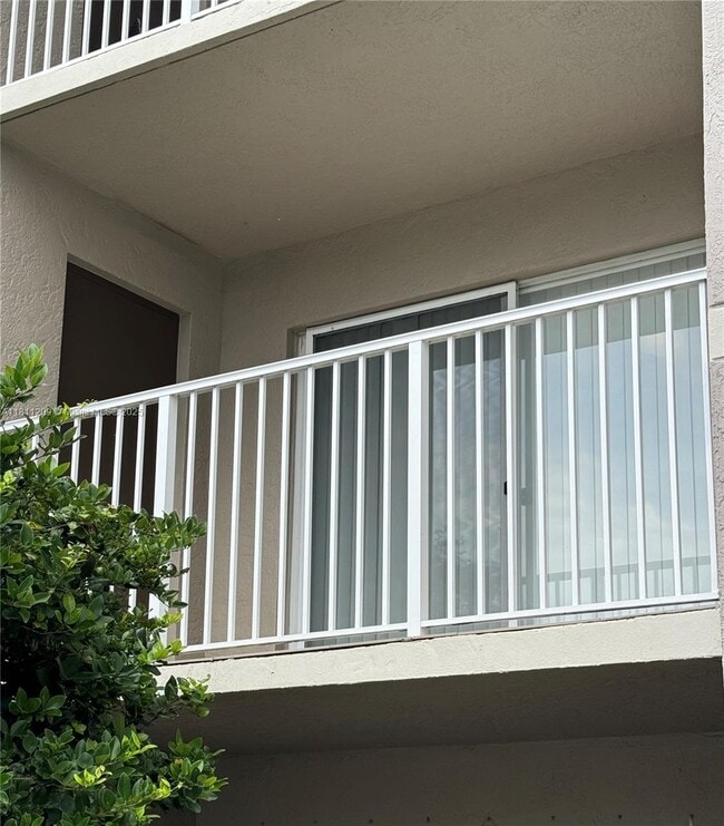5005 Wiles Rd in Coral Springs, FL - Building Photo - Building Photo