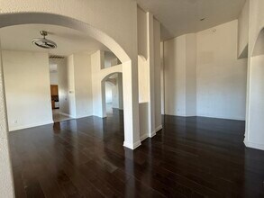 10350 Mesquite St in Oak Hills, CA - Building Photo - Building Photo