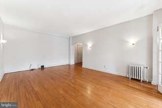 4700 Connecticut Ave NW in Washington, DC - Foto de edificio - Building Photo