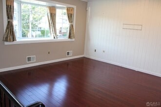 77 Canal St in Iselin, NJ - Building Photo - Building Photo