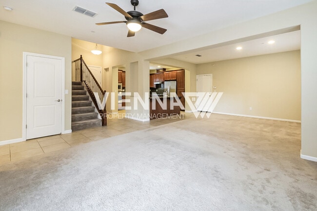 7933 Collins Isle Ln in Sacramento, CA - Building Photo - Building Photo