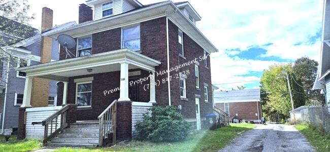 180 Cedar Ave in Sharon, PA - Building Photo - Building Photo