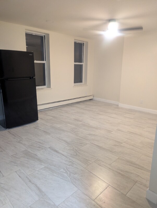 208 Howard Ave, Unit 2 in Brooklyn, NY - Foto de edificio - Building Photo