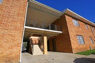 Lipona Villas in Tallahassee, FL - Foto de edificio - Building Photo