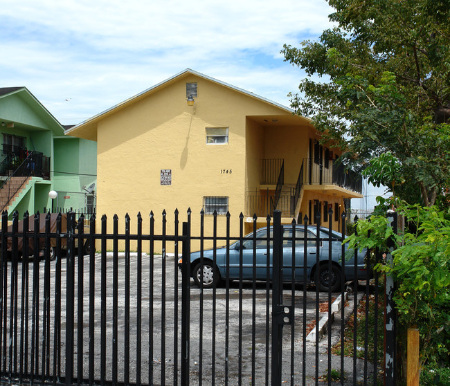 1745 NW 19th Ter in Miami, FL - Building Photo - Building Photo