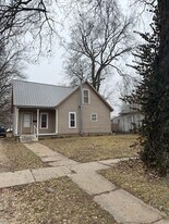 617 NW 6th St in Abilene, KS - Building Photo