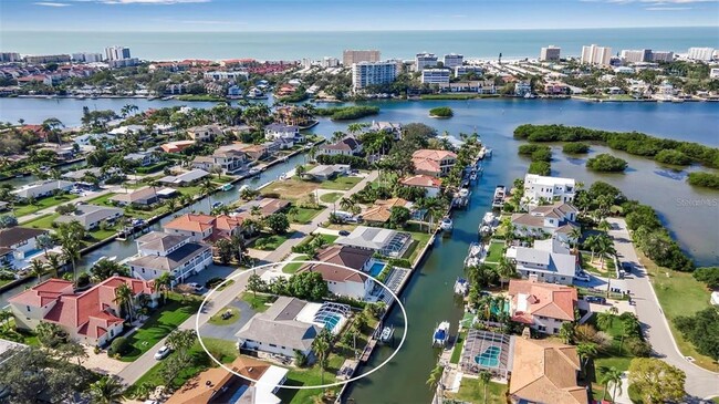 1649 Stanford Ln in Sarasota, FL - Foto de edificio - Building Photo