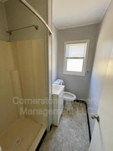 8275 Lakeview Dr in De Soto, KS - Building Photo - Building Photo