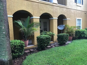 3567 Conroy Rd in Orlando, FL - Foto de edificio - Building Photo