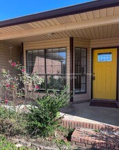 2220 Kerra Ln in Navarre, FL - Foto de edificio - Building Photo