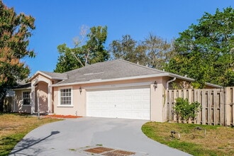 5141 Willow Pond Rd W in West Palm Beach, FL - Foto de edificio - Building Photo