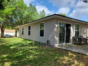 2419 Brian Lakes Dr E in Jacksonville, FL - Building Photo - Building Photo