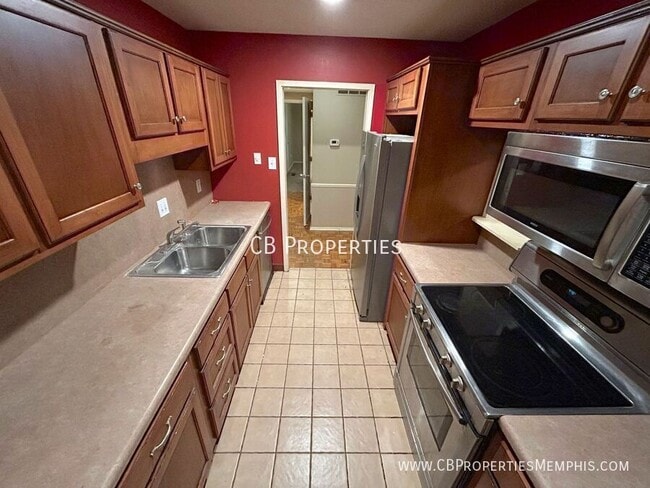 5735 Barfield Cir in Memphis, TN - Foto de edificio - Building Photo