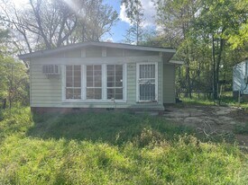 723 Glenmont Dr in Jackson, MS - Building Photo