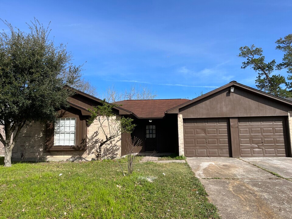 13327 Myrna Ln in Houston, TX - Foto de edificio
