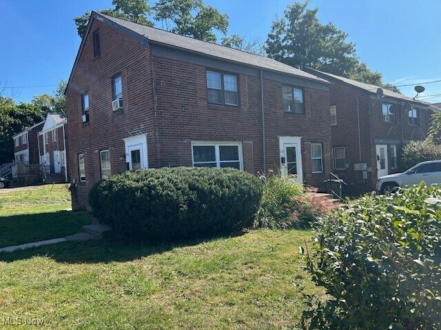 1736 Spring Ave NE in Canton, OH - Building Photo