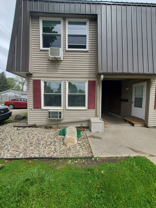 523 E Douglas St in Goshen, IN - Building Photo - Building Photo