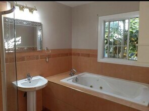 5115 Canoga Ave in Woodland Hills, CA - Building Photo - Building Photo