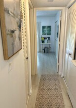 540 SW South River Dr in Stuart, FL - Foto de edificio - Building Photo