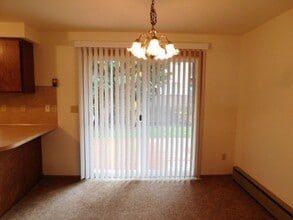 3636-3638-3638 White Oak Ct NE in Salem, OR - Building Photo - Building Photo