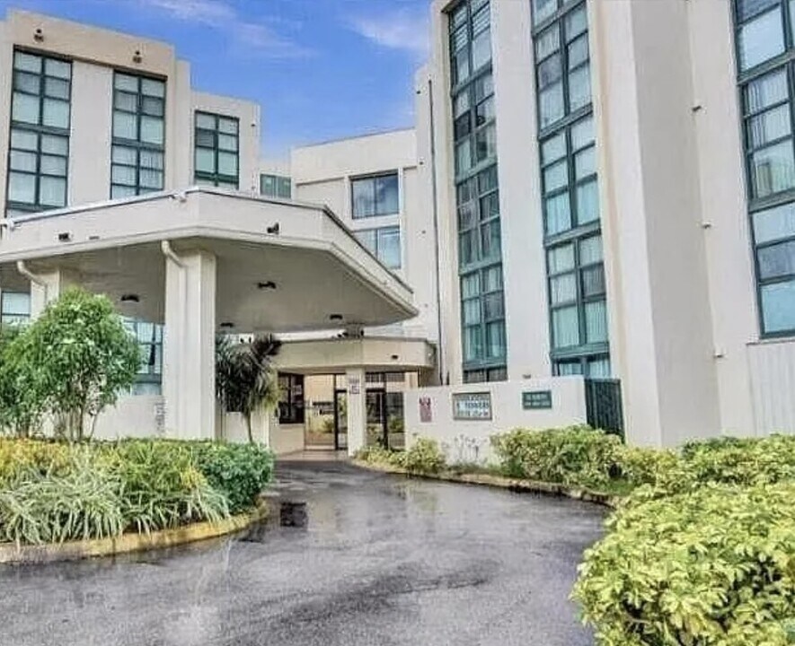 2055 SW 122nd Ave, Unit 202 in Miami, FL - Building Photo