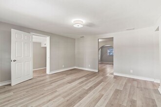 2803 Parr Ct E in Jacksonville, FL - Building Photo - Building Photo