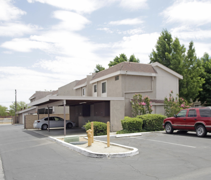 Parkwood Patio Apartments in Palmdale, CA - Building Photo