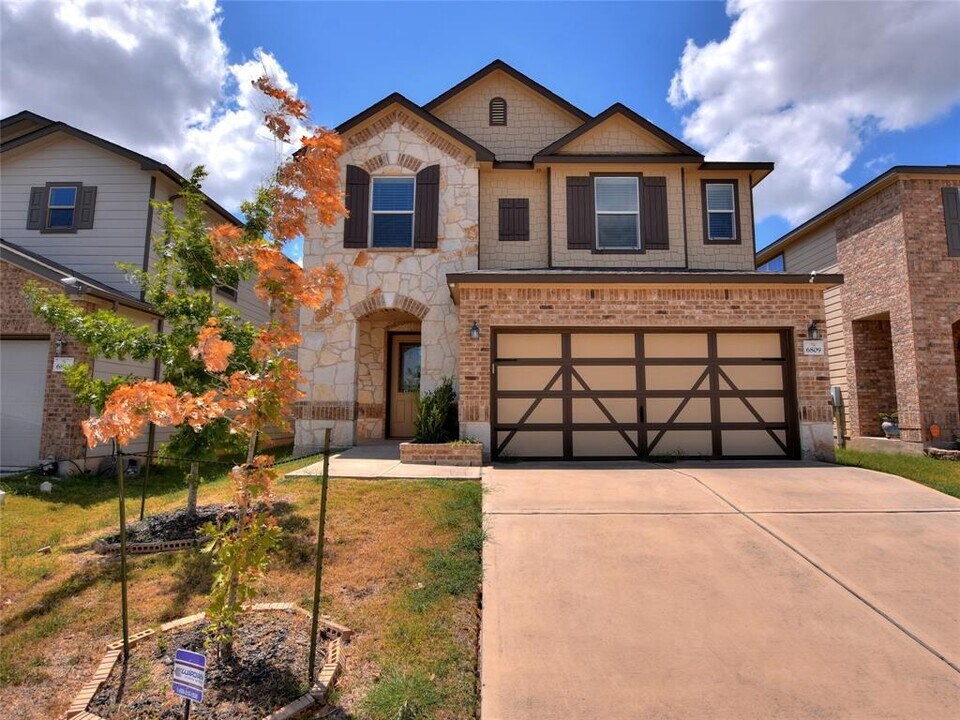 6809 Sunderland Trail in Austin, TX - Building Photo