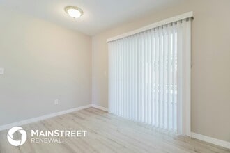 466 Oxford Dr in Port Orange, FL - Foto de edificio - Building Photo