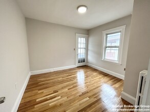 120 Hillside St, Unit 2 in Boston, MA - Building Photo - Building Photo