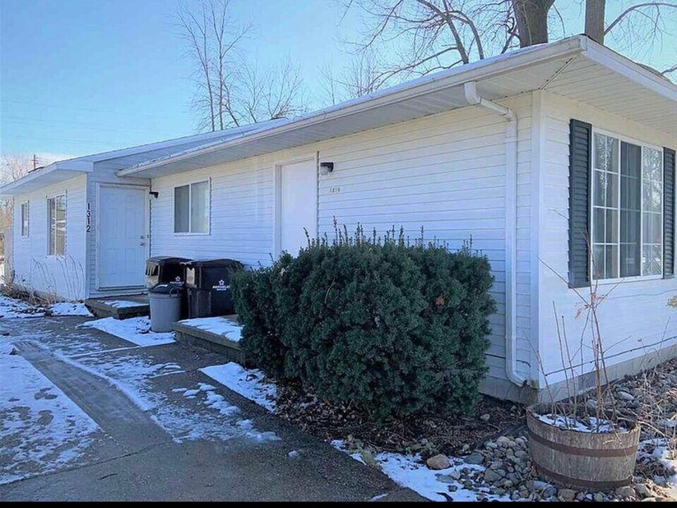 1312 Illinois Dr in Midland, MI - Building Photo