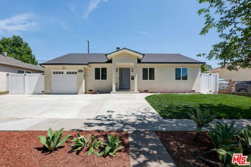 7444 Ostrom Ave, Unit Building 1-122 in Los Angeles, CA - Building Photo