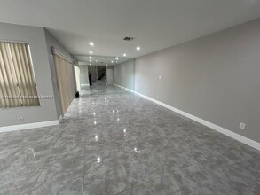 2101 Bayberry Dr in Pembroke Pines, FL - Building Photo - Building Photo