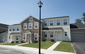 The Encore at Laurel Ridge Townhomes in Harrisburg, PA - Building Photo - Building Photo